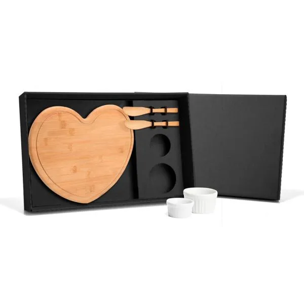 KIT PARA PETISCO COM TÁBUA EM FORMATO CORAÇÃO 5 PÇS — foto 1 de 3