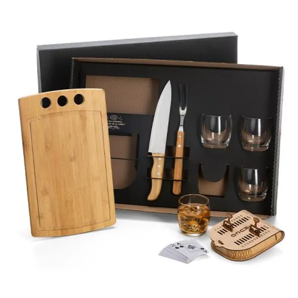 KIT CHURRASCO, WHISKY E TRUCO - 8 PÇS - C/ JOGO DE BARALHO — foto 1 de 7