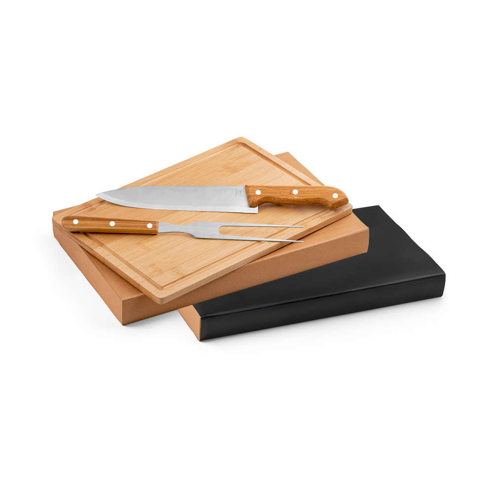 ALIOLI BOARD. Kit churrasco em caixa kraft com tábua em bambu e 2 utensílios em aço inox e bambu — foto 1 de 3